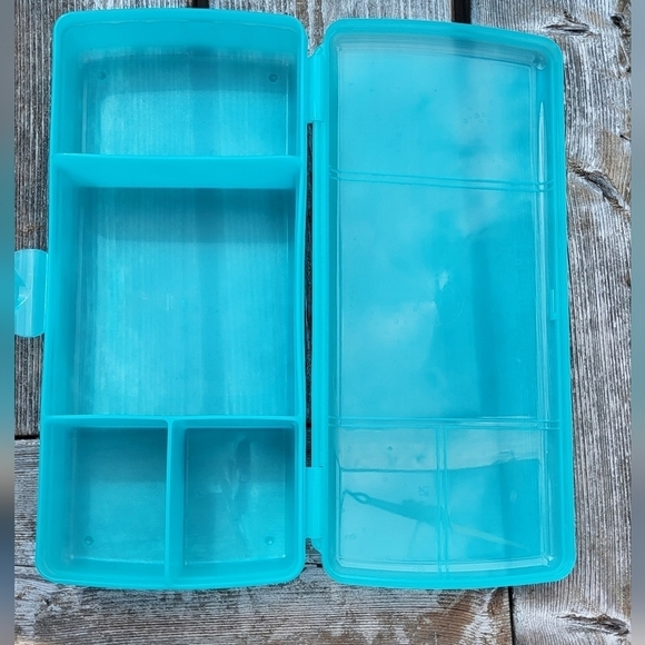 Tupperware Lunch n Things Sandwich Keeper Container Divided - Picture 1 of 7